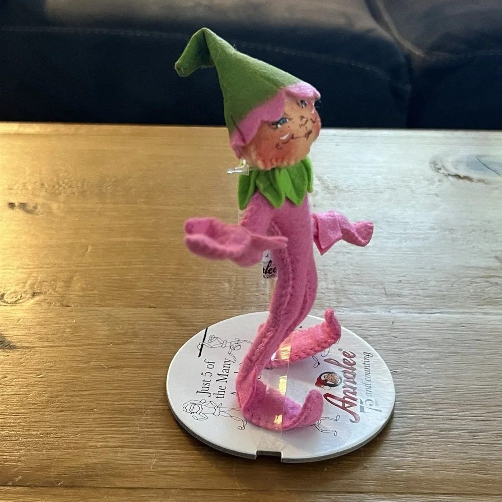 NWT Annalee 2022 Spring Flower Elf Doll  Pink Green 75th Display Card Whimsy